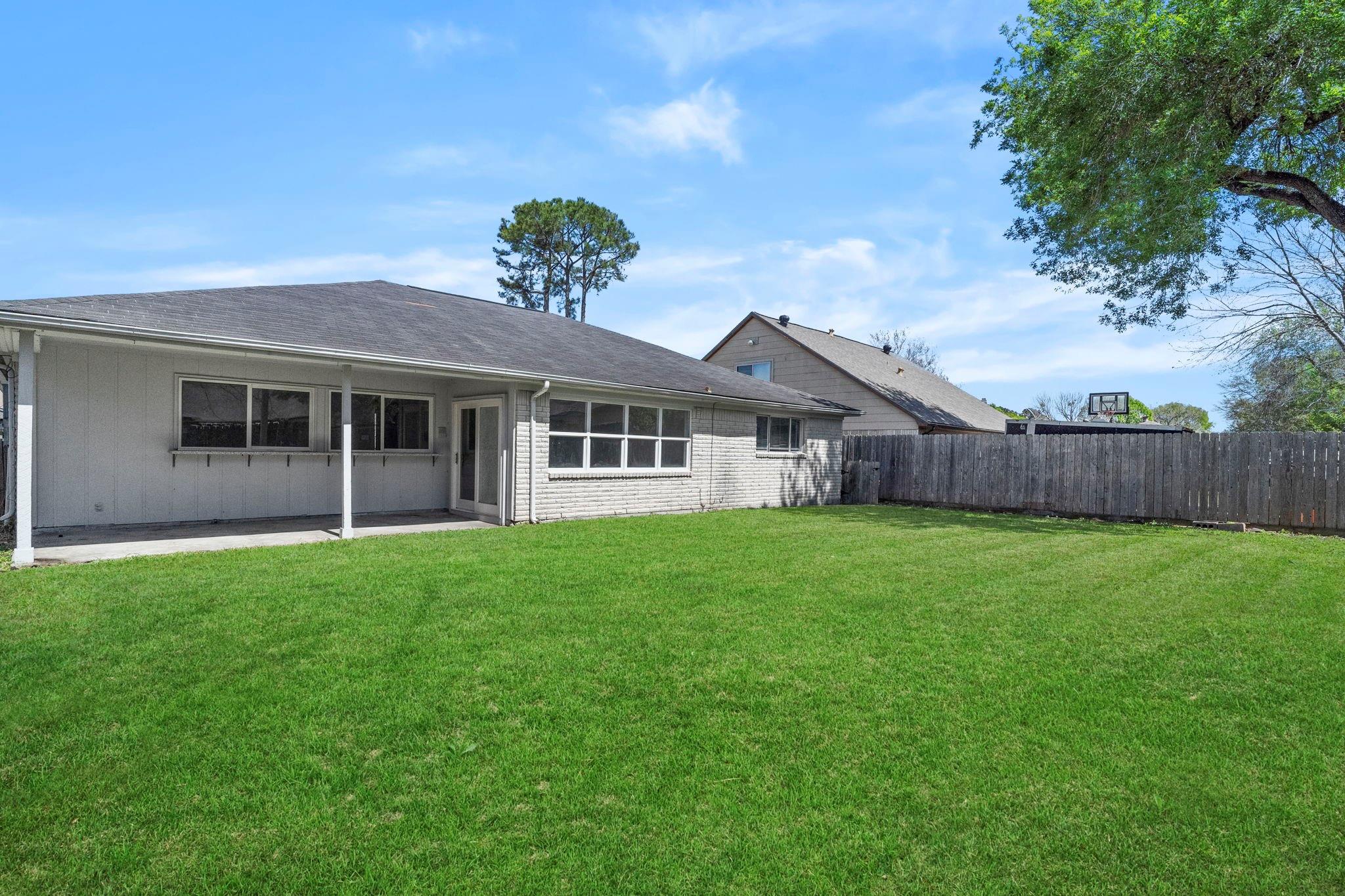 12811 Club Lane