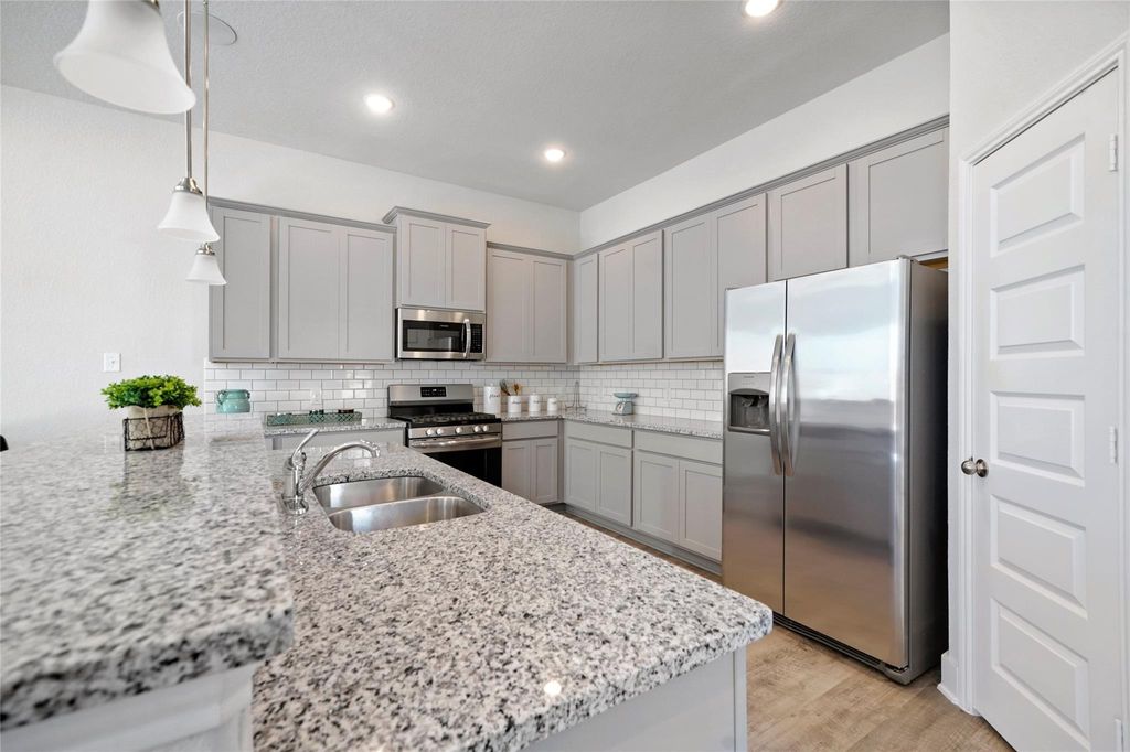 Photo of 4423 Santorini Lane, Houston, TX 77045 (MLS # 97663582)