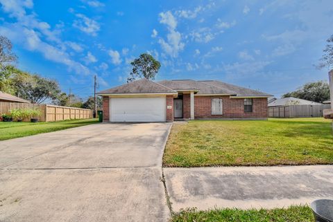 Photo of 1144 Thomas Drive, Angleton, TX 77515 (MLS # 25417606)