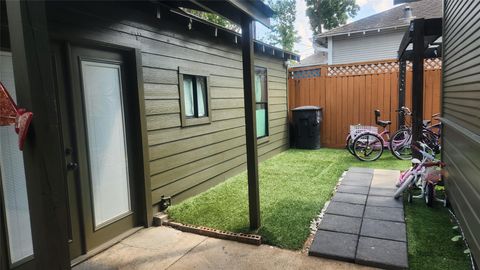 Photo of 606 Vincent Garage Apt Street, Houston, TX 77009 (MLS # 23346224)