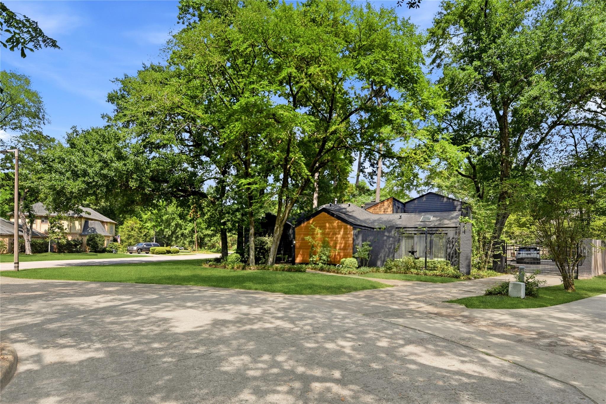 2701 Crossvine Circle