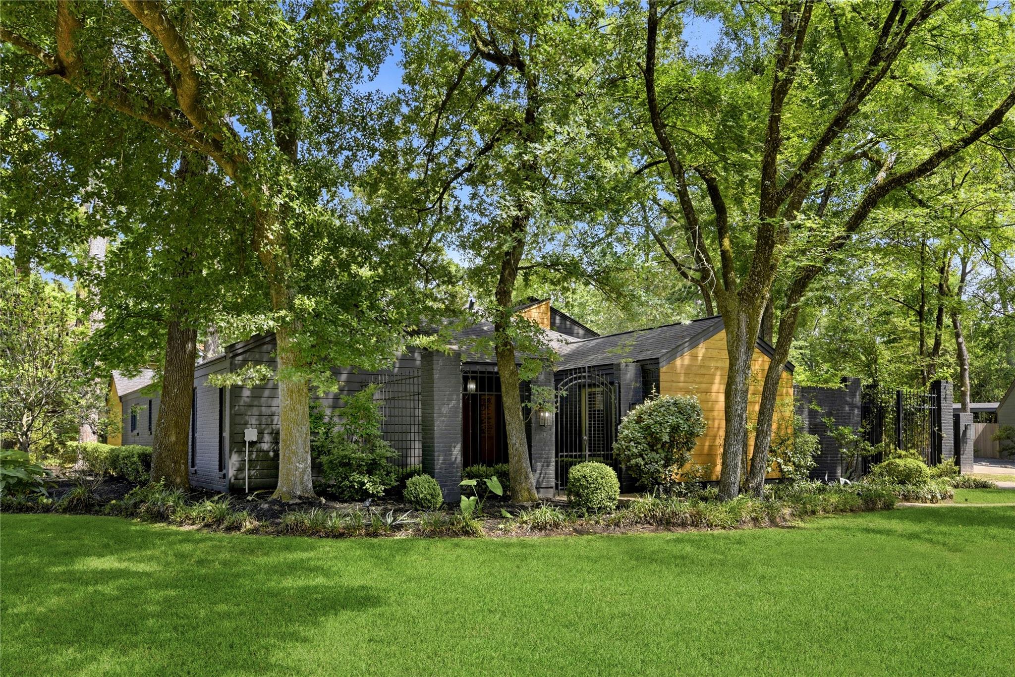 2701 Crossvine Circle