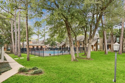 Condo For Sale - 701 Bering Drive #1701<br/> Houston, TX 77057