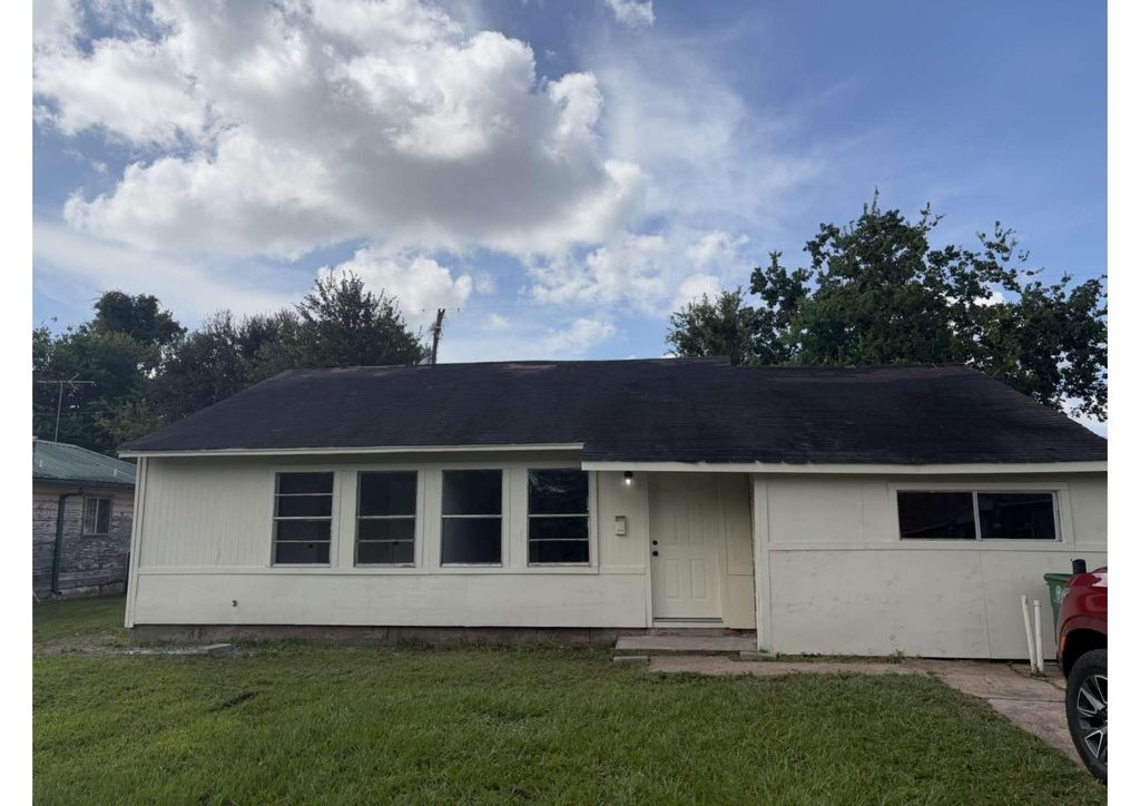 Photo of 5934 Southtown Street, Houston, TX 77033 (MLS # 60120384)