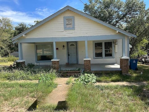Homes For Sale - 202 E Phillips Street<br/> Smith County, Arp, TX 75750