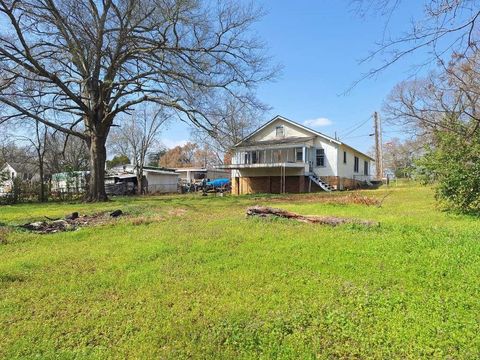 Homes For Sale - 202 E Phillips Street<br/> Smith County, Arp, TX 75750