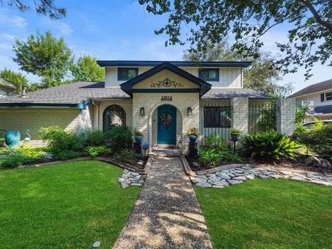 Photo of 14014 Locke Lane, Houston, TX 77077 (MLS # 75281197)