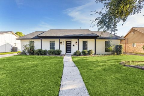 Photo of 6034 Autumn Forest Drive, Houston, TX 77092 (MLS # 7397126)