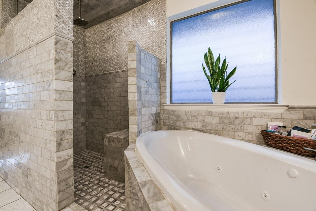 Photo of 1111 W 26th Street, Houston, TX 77008 (MLS # 16987931)