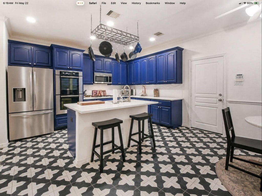 Photo of 1111 W 26th Street, Houston, TX 77008 (MLS # 16987931)