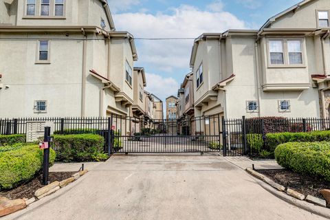 Photo of 931 W 23rd Street #B, Houston, TX 77008 (MLS # 50597120)