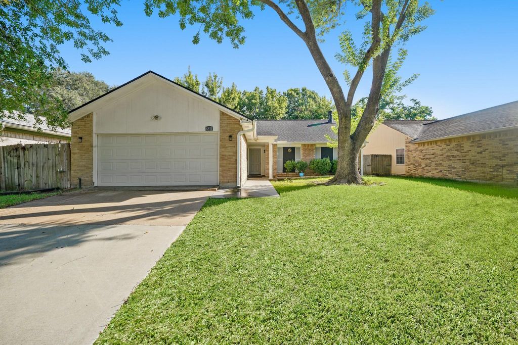 Photo of 6811 Blue Ridge Drive, Richmond, TX 77469 (MLS # 18374455)