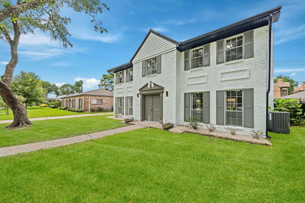 Photo of 10622 Inwood Drive, Houston, TX 77042 (MLS # 68211340)