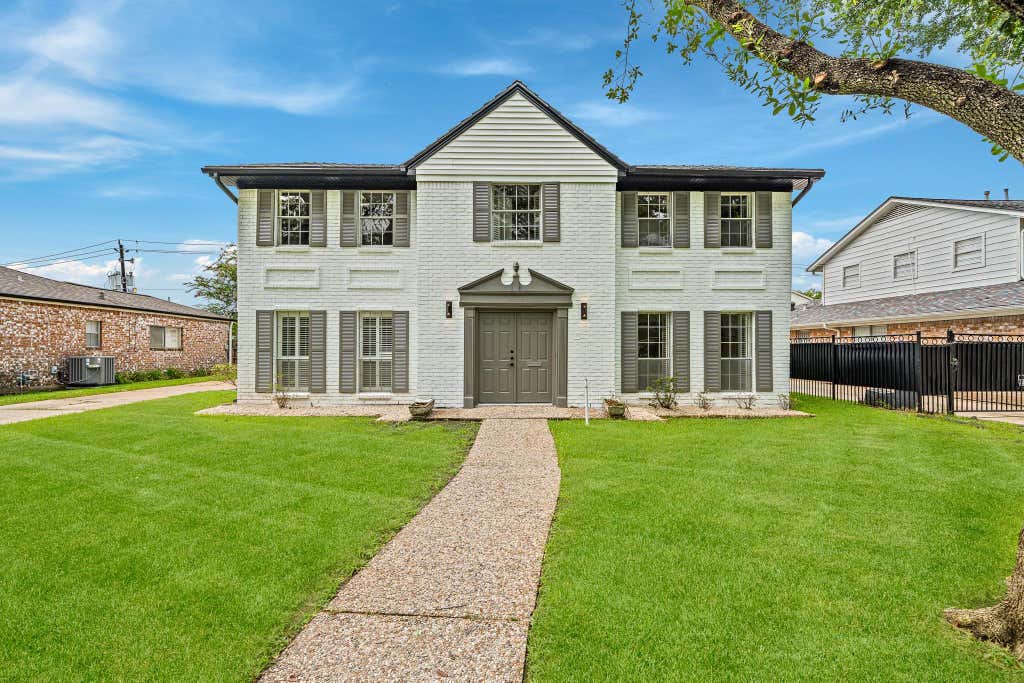 Photo of 10622 Inwood Drive, Houston, TX 77042 (MLS # 68211340)