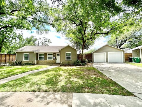Photo of 4010 Yupon Street, Houston, TX 77006 (MLS # 82744613)