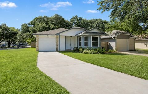 Homes For Rent - 11938 Westwold Drive<br/> Tomball, TX 77377
