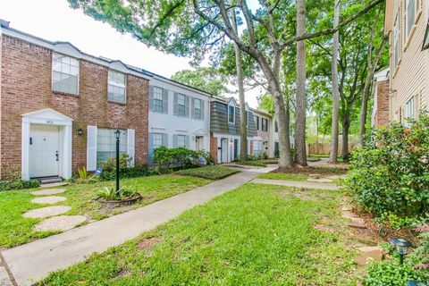 Photo of 1407 Springrock Lane, Houston, TX 77055 (MLS # 22877662)