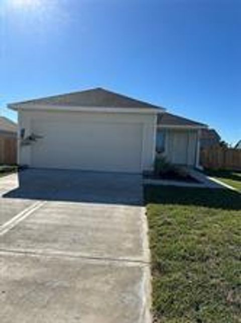 Photo of 224 Dallas Drive, Angleton, TX 77515 (MLS # 71339365)