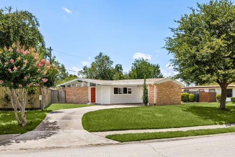 Photo of 6617 Scribner Road, Houston, TX 77074 (MLS # 28631426)