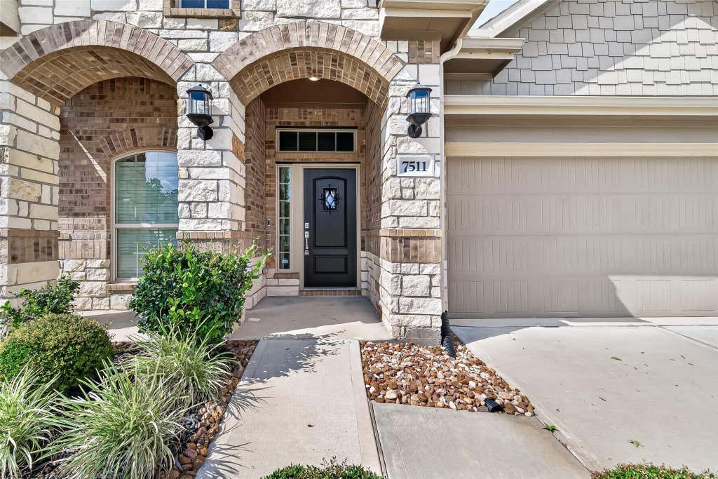 Photo of 7511 Enchanted Rock Court, Porter, TX 77365 (MLS # 30917759)