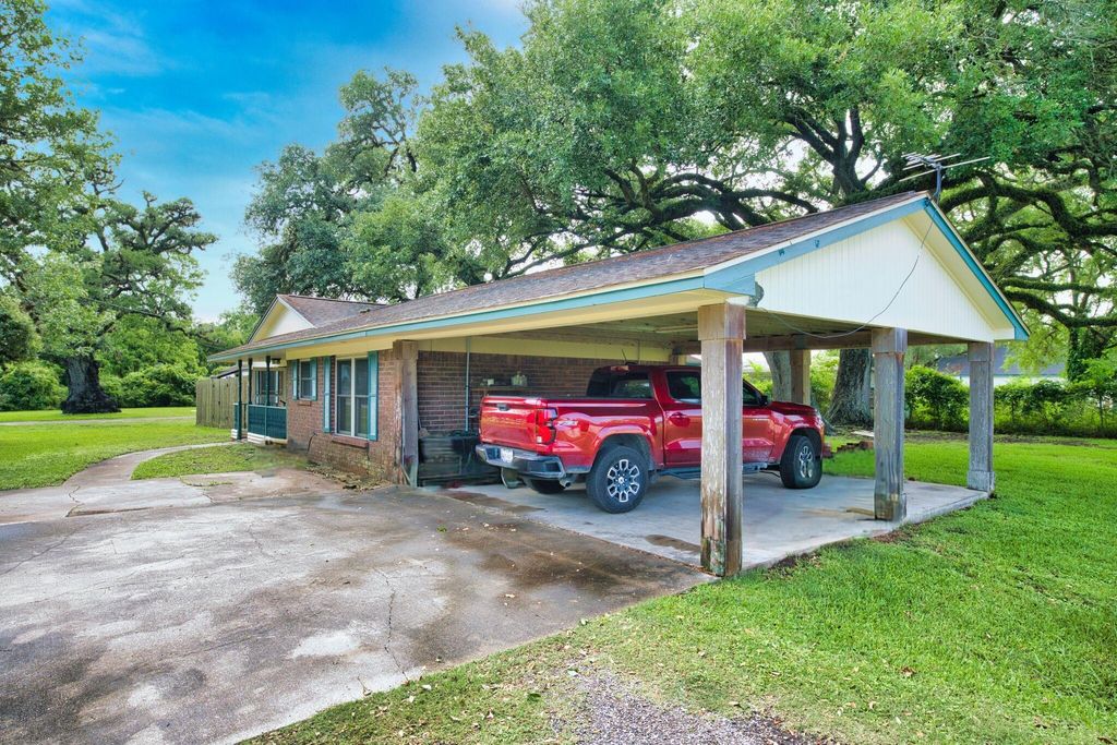 Photo of 402 E Smith Street, Brazoria, TX 77422 (MLS # 62408422)