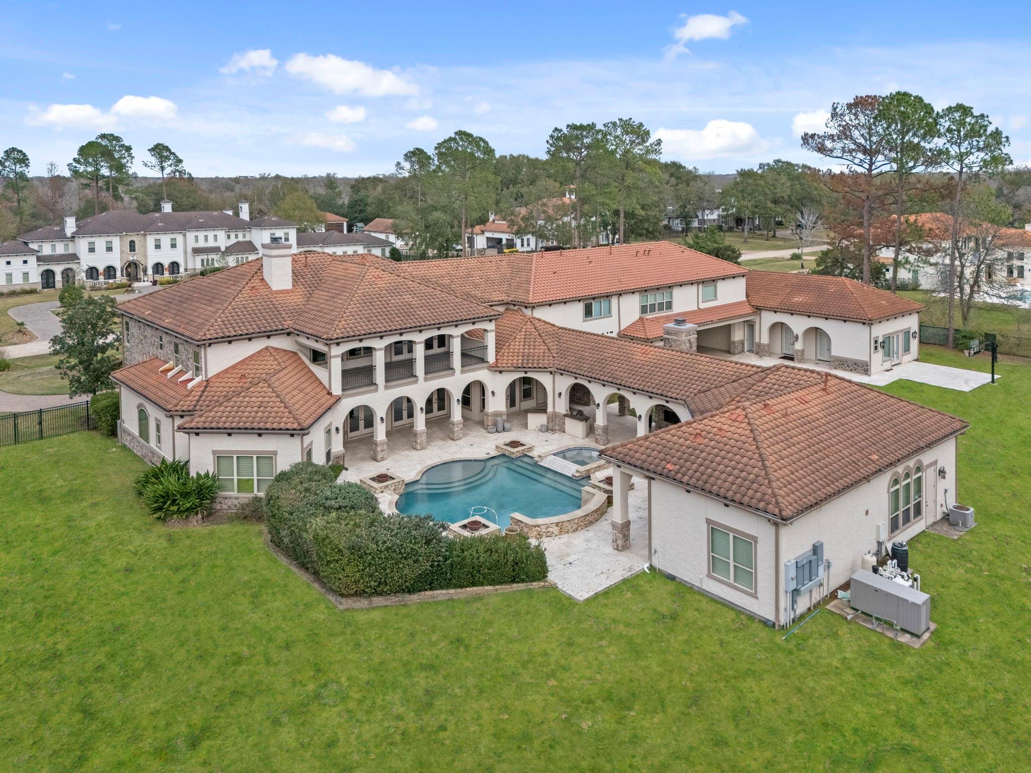 2102 Countryshire Lane