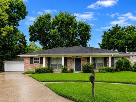 Photo of 16122 Alta Mesa Drive, Houston, TX 77083 (MLS # 82034241)