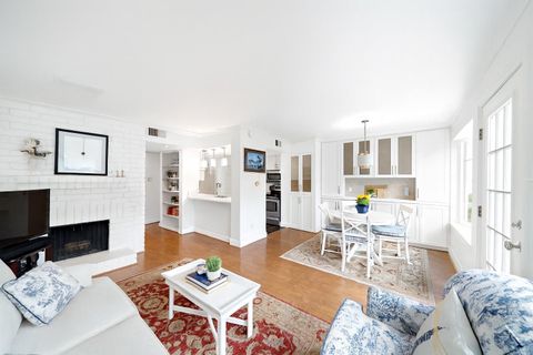 Photo of 8944 Chatsworth Drive, Houston, TX 77024 (MLS # 10215432)