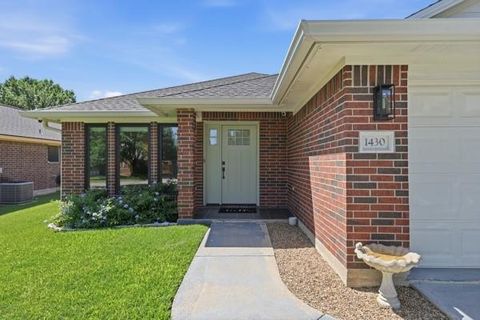 Photo of 1430 Cedarcrest Lane, Bryan, TX 77803 (MLS # 29776018)