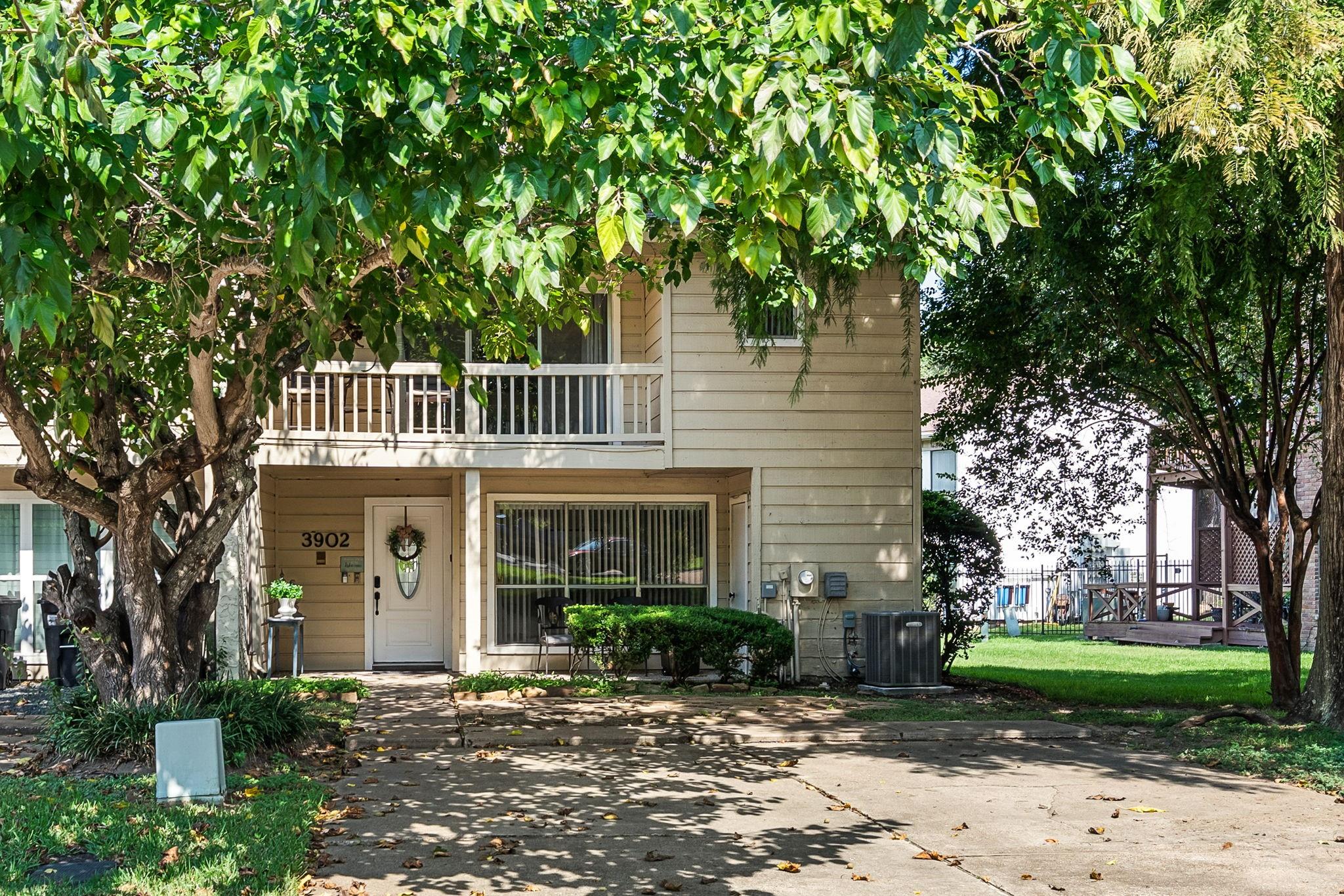 3902 Knollcrest Drive