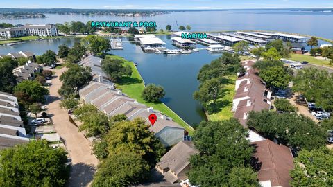 Townhouse For Sale - 3902 Knollcrest Drive<br/> Montgomery, TX 77356