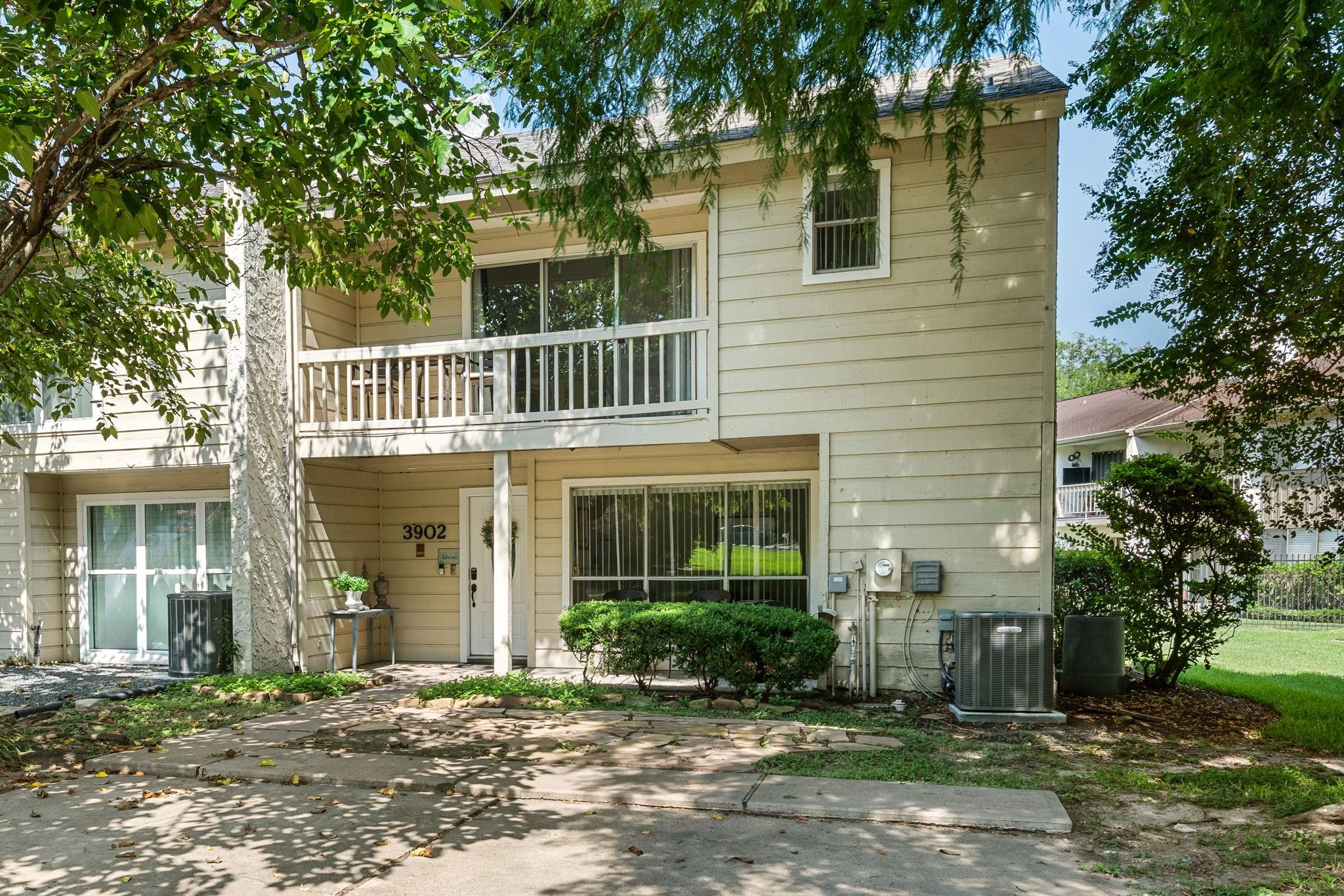 3902 Knollcrest Drive