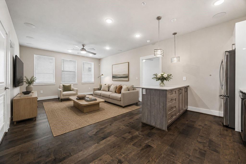Photo of 4819 Caroline Street #104, Houston, TX 77004 (MLS # 95148027)