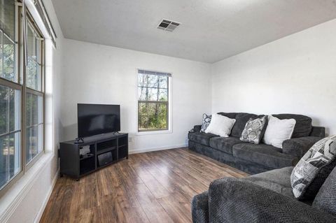 Photo of 472 E Main Street, Zavalla, TX 75980 (MLS # 16443260)