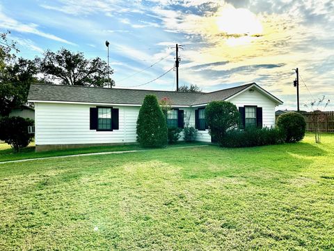 Photo of 100 Happy Hollow Road Rd, Brenham, TX 77833 (MLS # 36676359)