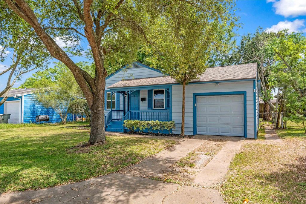 Photo of 115 Whiting Street, Galveston, TX 77550 (MLS # 76561060)