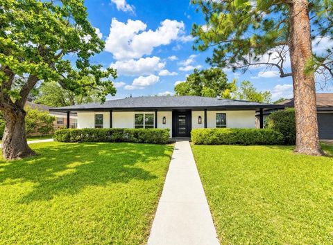 Photo of 5642 Warm Springs Road, Houston, TX 77035 (MLS # 4792556)