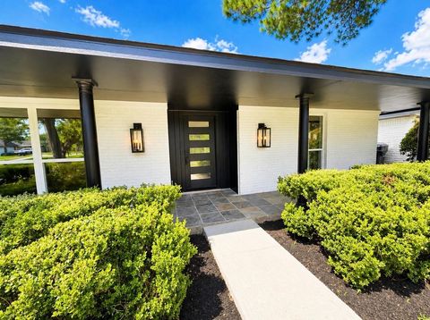 Photo of 5642 Warm Springs Road, Houston, TX 77035 (MLS # 4792556)