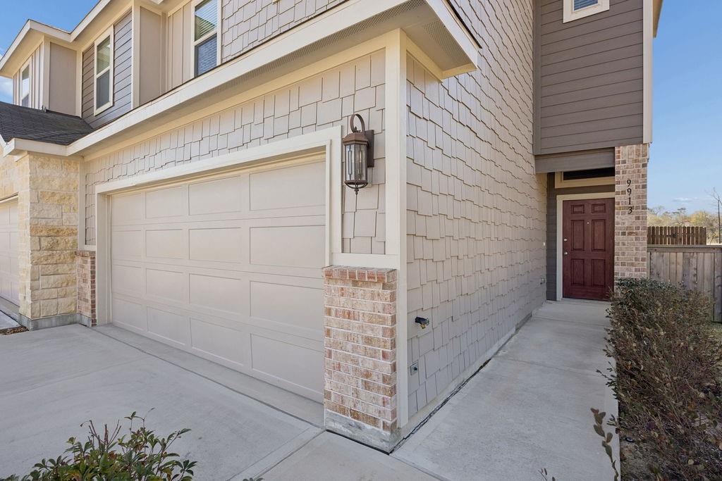 9909 and 9913 Grosbeak Lane