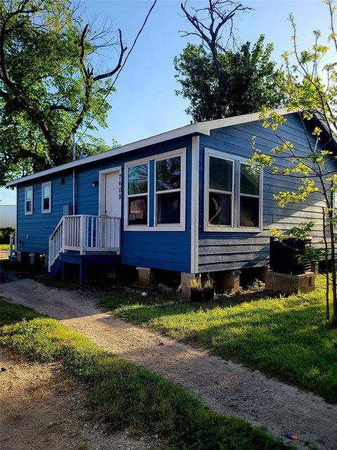 Photo of 7608 E Magnolia Street #B, Houston, TX 77012 (MLS # 59974443)