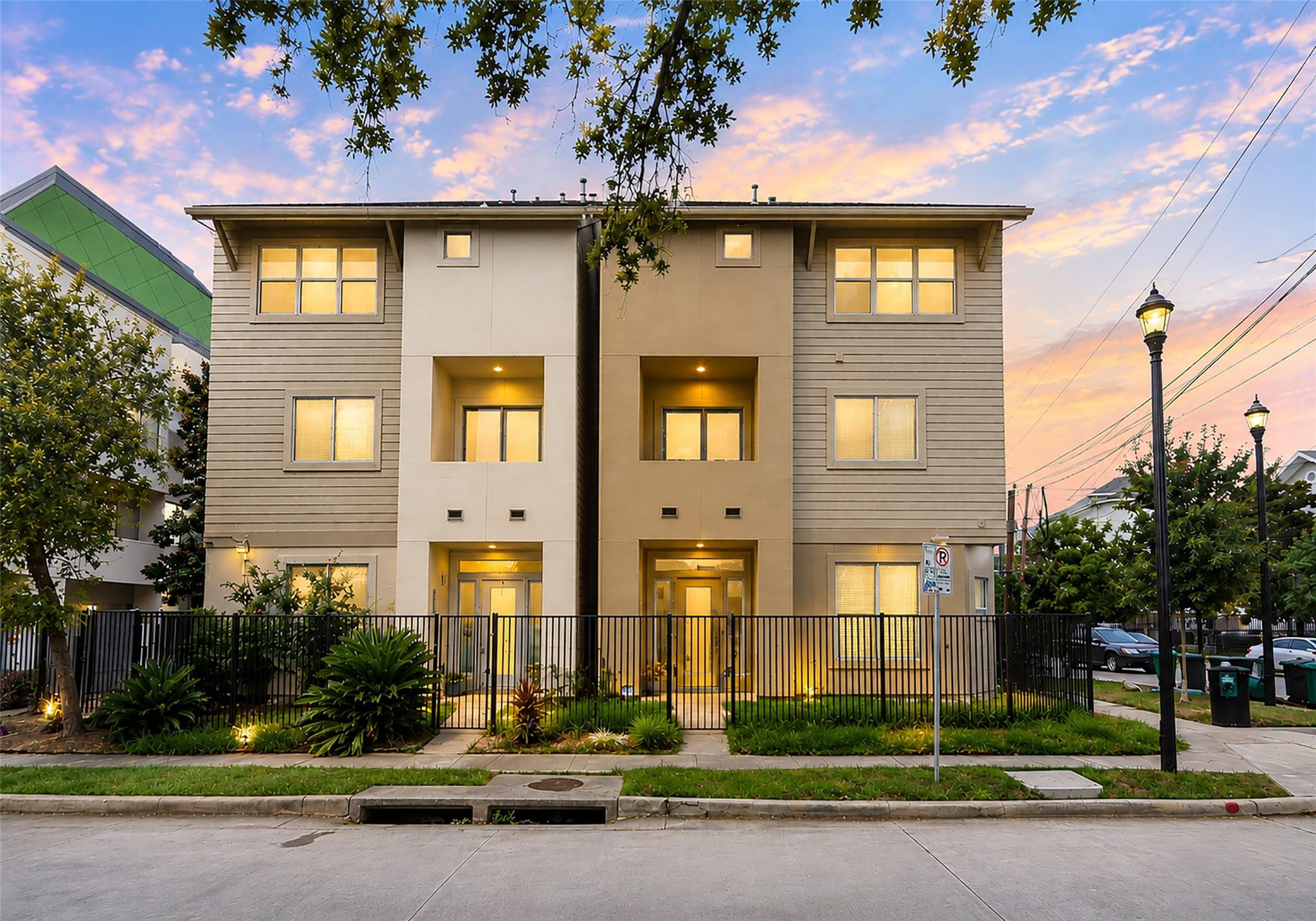 3010 Caroline Street