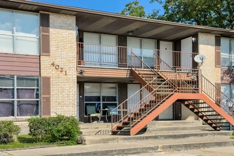 Photo of 4021 Briar Hollow Drive #4, Dickinson, TX 77539 (MLS # 77013196)