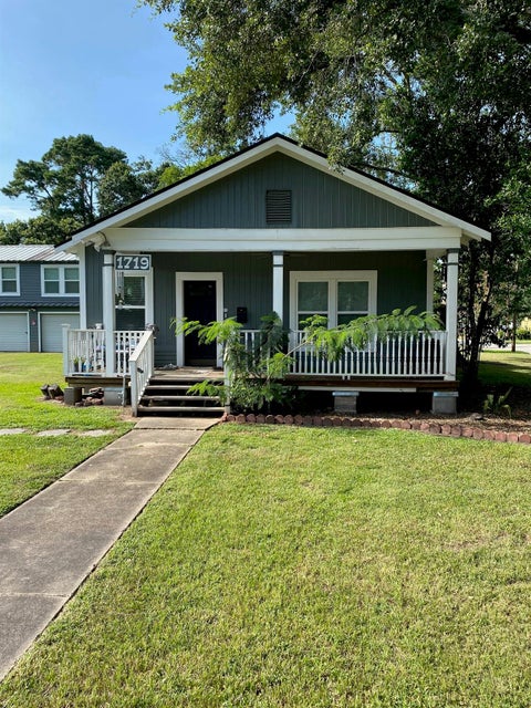 Photo of 1719 Grand Avenue, Liberty, TX 77575 (MLS # 84219129)