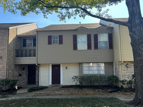 Photo of 12925 Trail Hollow Drive #2925, Houston, TX 77079 (MLS # 25013305)