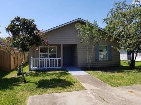 Photo of 3319 Angel Lane, Houston, TX 77045 (MLS # 76856137)