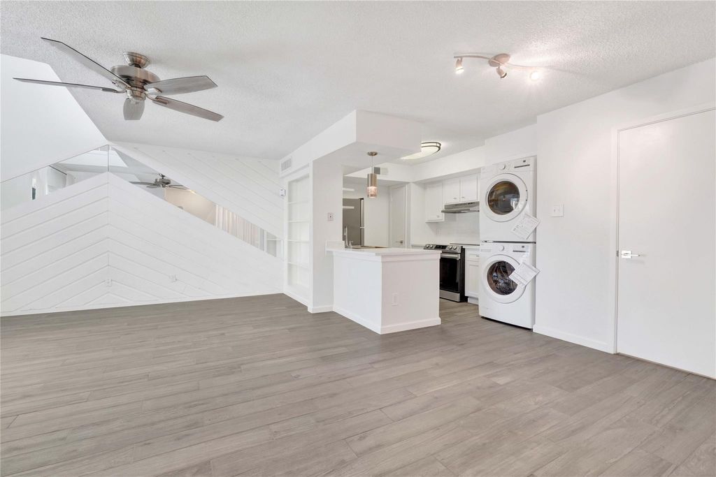 Photo of 2800 Jeanetta Street #2104, Houston, TX 77063 (MLS # 80193331)