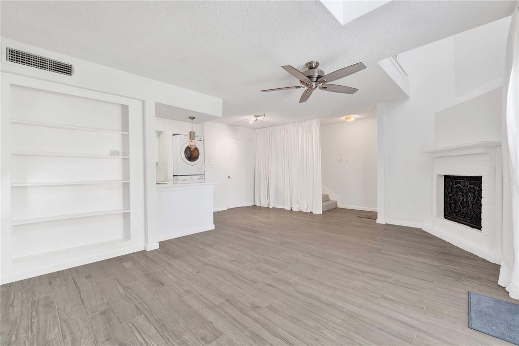 Photo of 2800 Jeanetta Street #2104, Houston, TX 77063 (MLS # 80193331)