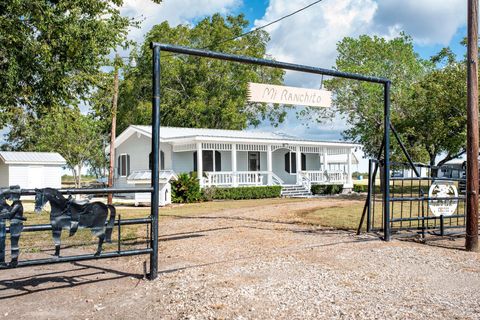 Vacant Land For Sale - 190 Hood Road<br/> Victoria County, Inez, TX 77968