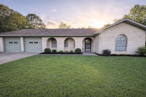 Photo of 605 Clearsprings Drive, Brenham, TX 77833 (MLS # 20589727)