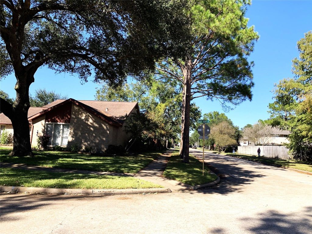 Photo of 21702 Park York Drive, Katy, TX 77450 (MLS # 46807319)